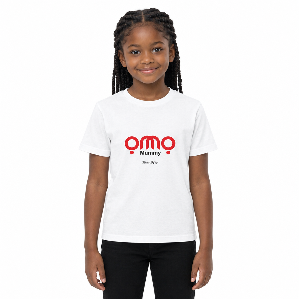 Black girl wearing the white OMO Mummy kids T-shirt.